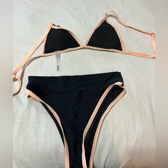 SHEIN medium high waisted black and peach bikini 🫶🏻 - Picture 4 of 4